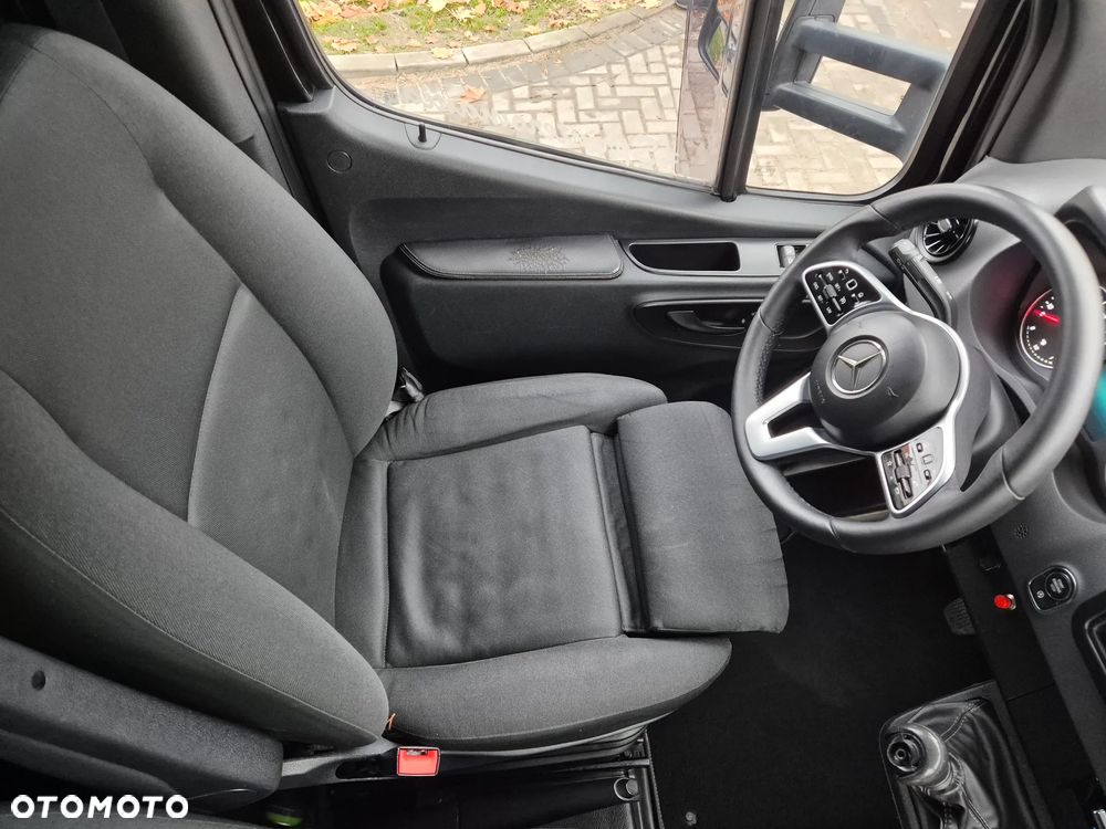 Mercedes-Benz Sprinter - 17