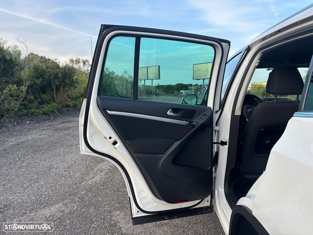 VW Tiguan 2.0 TDi Sport BlueMotion - 32