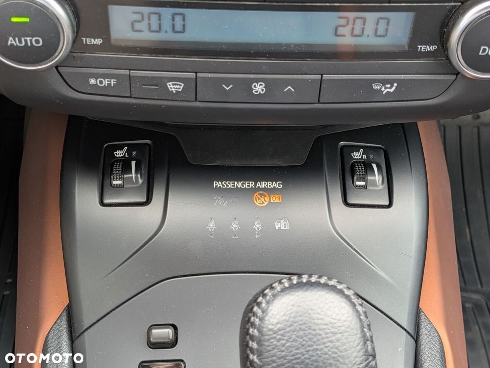Toyota Avensis 2.0 Premium MS - 26