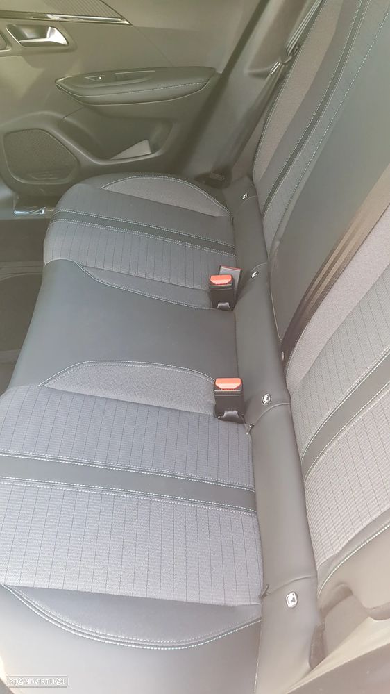 Peugeot 2008 1.2 PureTech Allure - 18