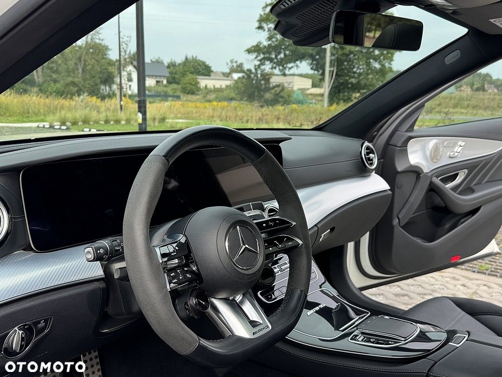 Mercedes-Benz Klasa E AMG 63 S 4Matic+ 9G-TRONIC - 34