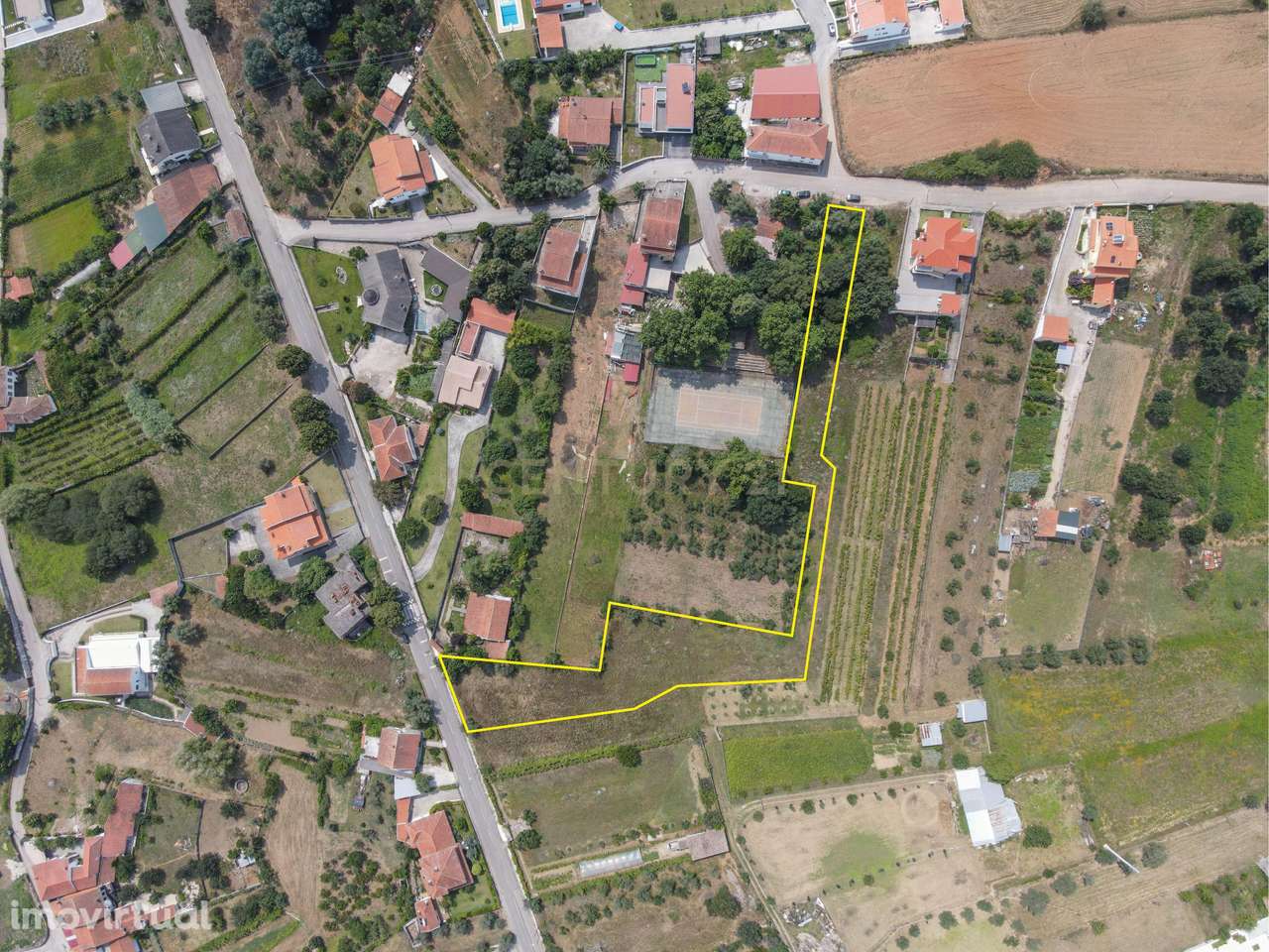 Terreno urbano plano com área total de 4.404m2  numa localização boa a - Grande imagem: 3/9
