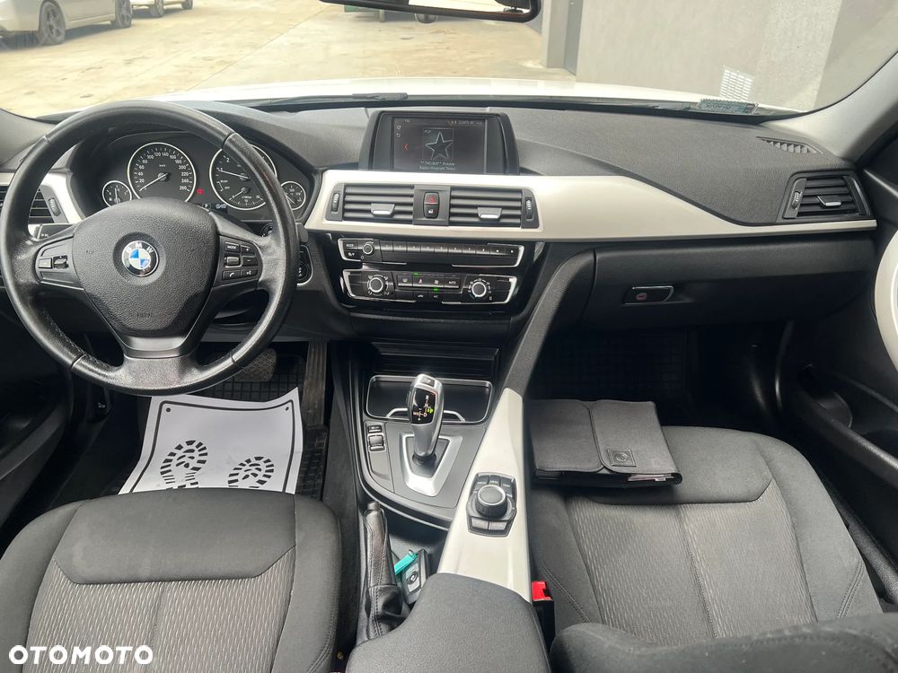BMW Seria 3 318i - 14