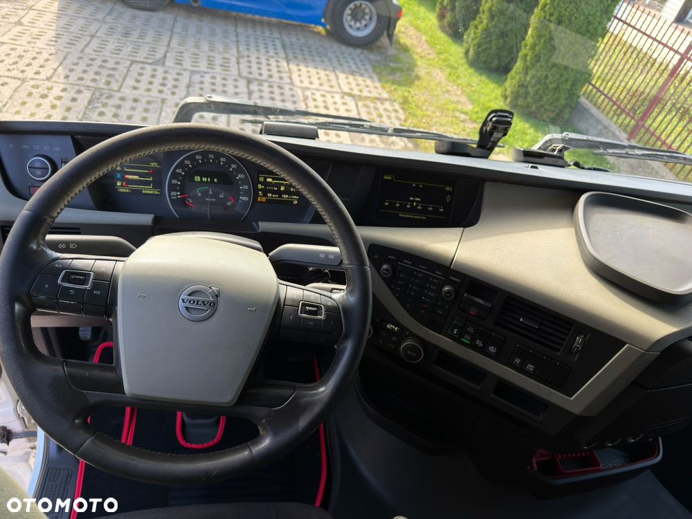 Volvo FH GLOBETROTTER - 22