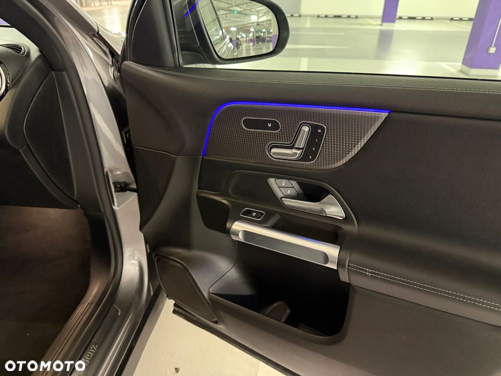 Mercedes-Benz GLB 250 4Matic 8G-DCT - 16