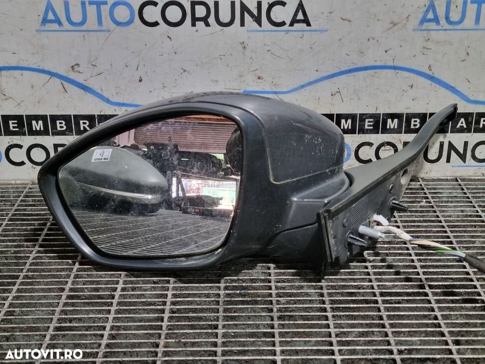 Oglinda stanga Peugeot 2008 Facelift 2016 - 2019 4 Usi Gri (1271) Rabatabile - 2