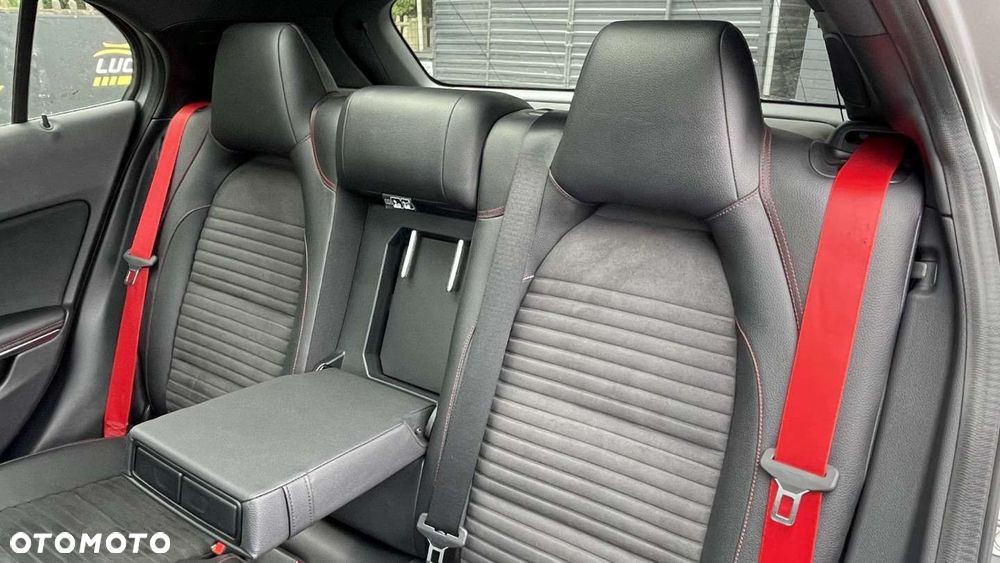 Mercedes-Benz GLA - 27