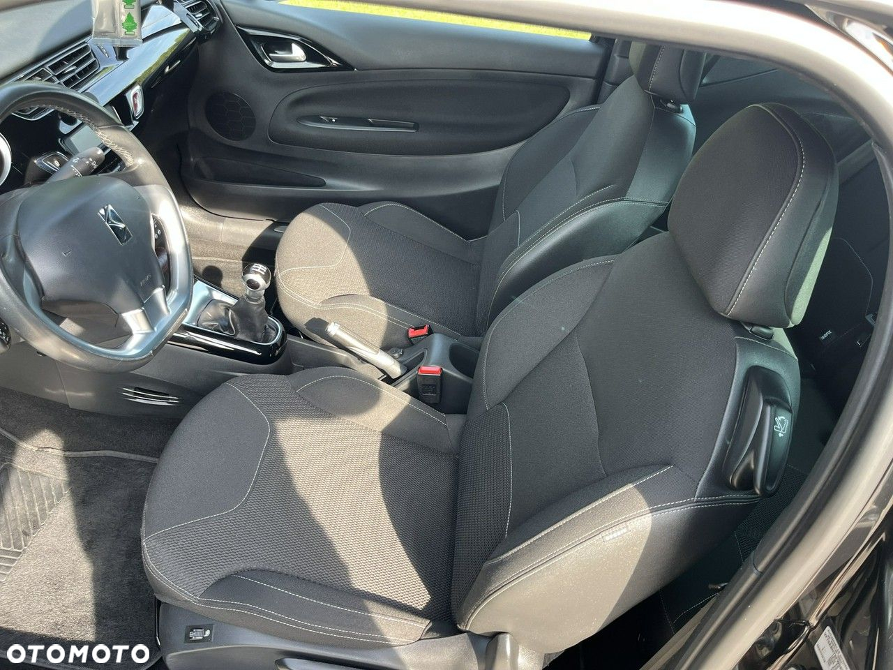 Citroën DS3 BlueHDi 100 CONNECTED CHIC - 11