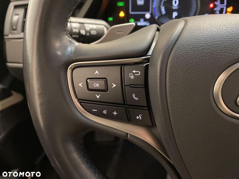 Lexus ES 300h Business Edition - 14