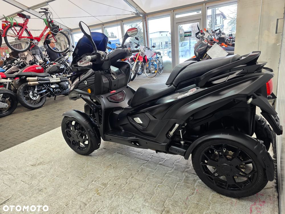 Piaggio MP-3 - 9