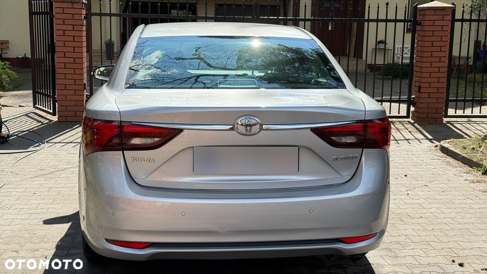 Toyota Avensis 1.8 Sol - 14