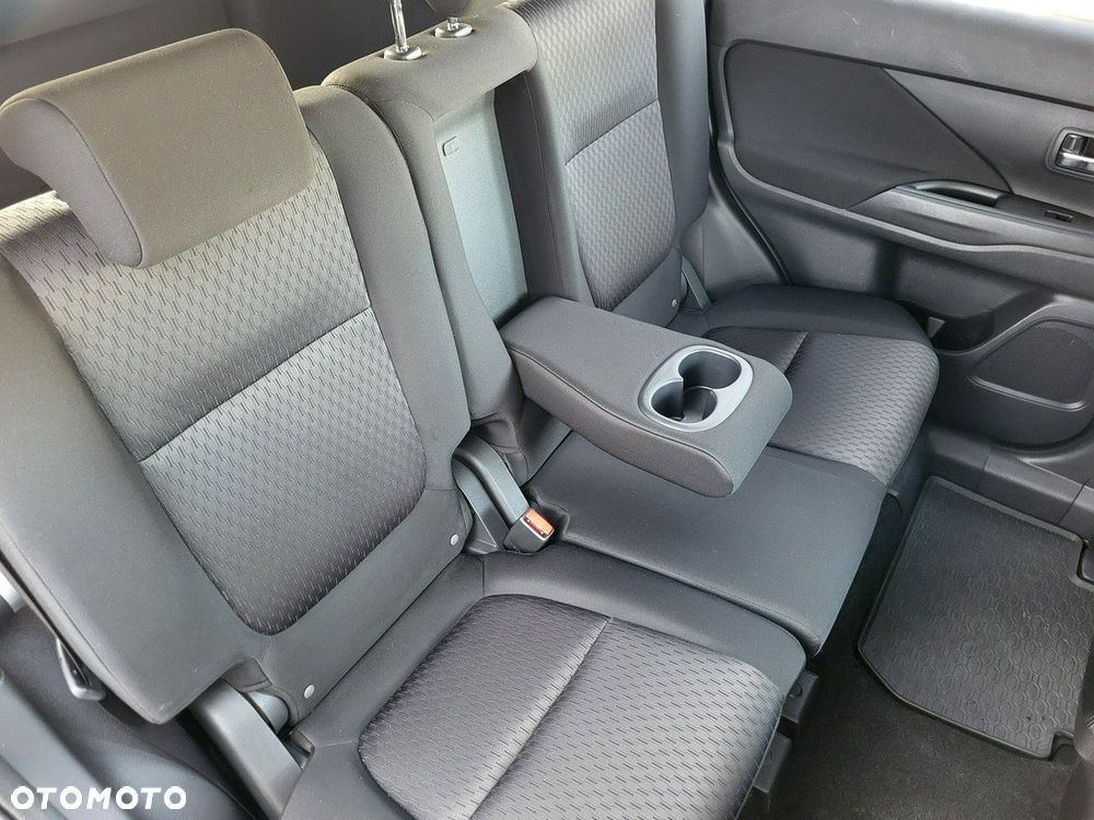 Mitsubishi Outlander - 21