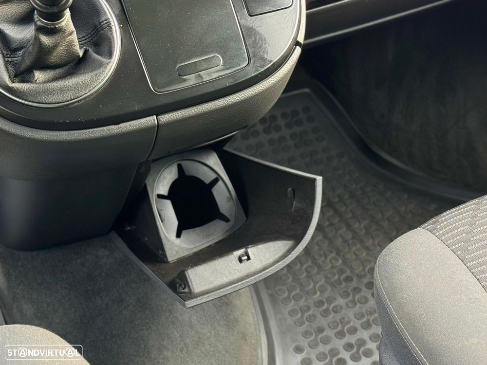 VW Multivan 2.0 TDi 180 Highline BlueMotion - 39