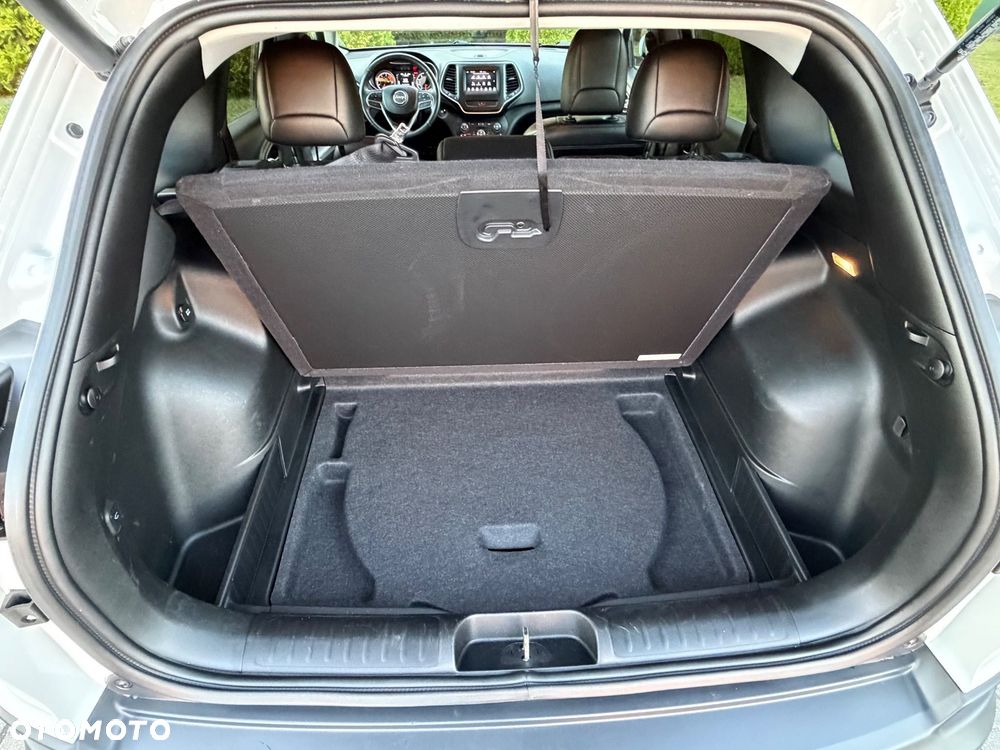 Jeep Cherokee - 27