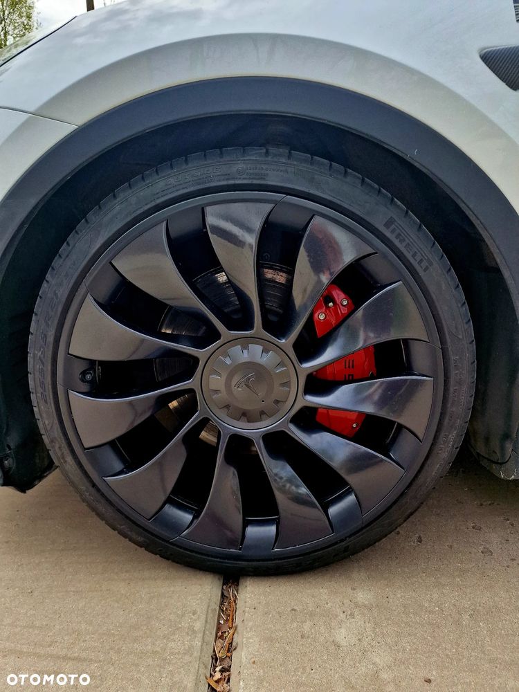 Tesla Model Y Long Range AWD - 24
