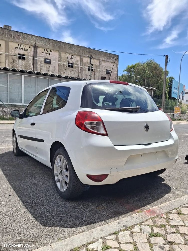 Renault Clio - 10