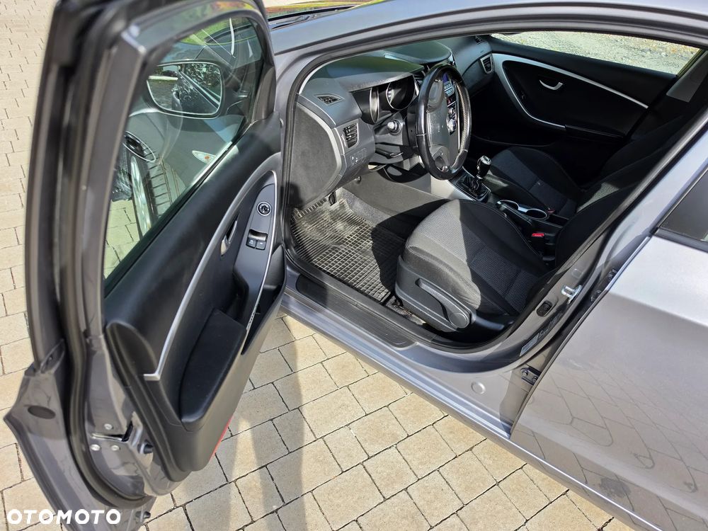 Hyundai i30 blue 1.4 Classic - 13