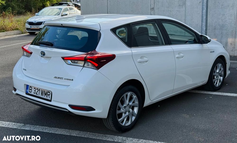 Toyota Auris 1.8 L VVT-i Hybrid Luna - 3