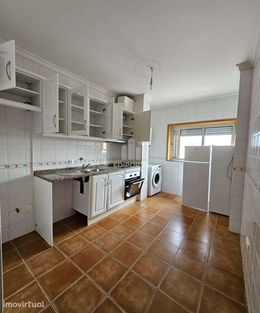 Venda de Apartamento T3 com  Varanda, arrumos com mais de 20 m2 e luga - Grande imagem: 5/13