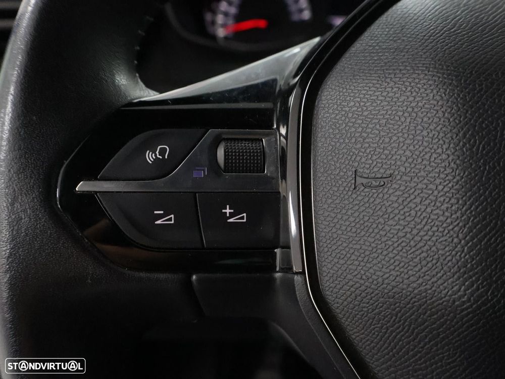 Peugeot 2008 1.2 PureTech Active Pack - 17