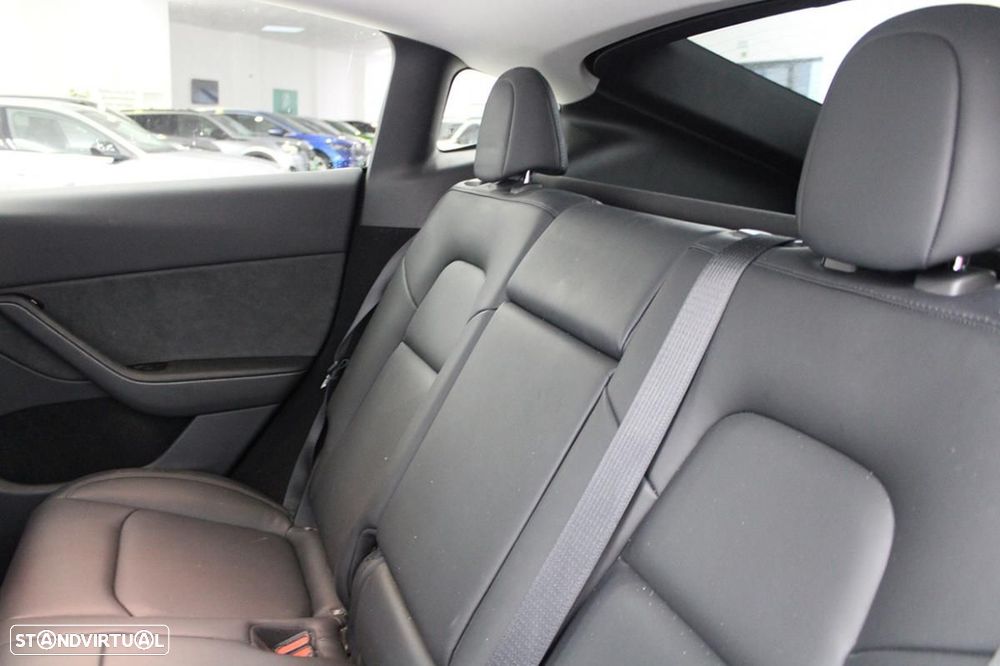 Tesla Model Y Performance AWD - 13