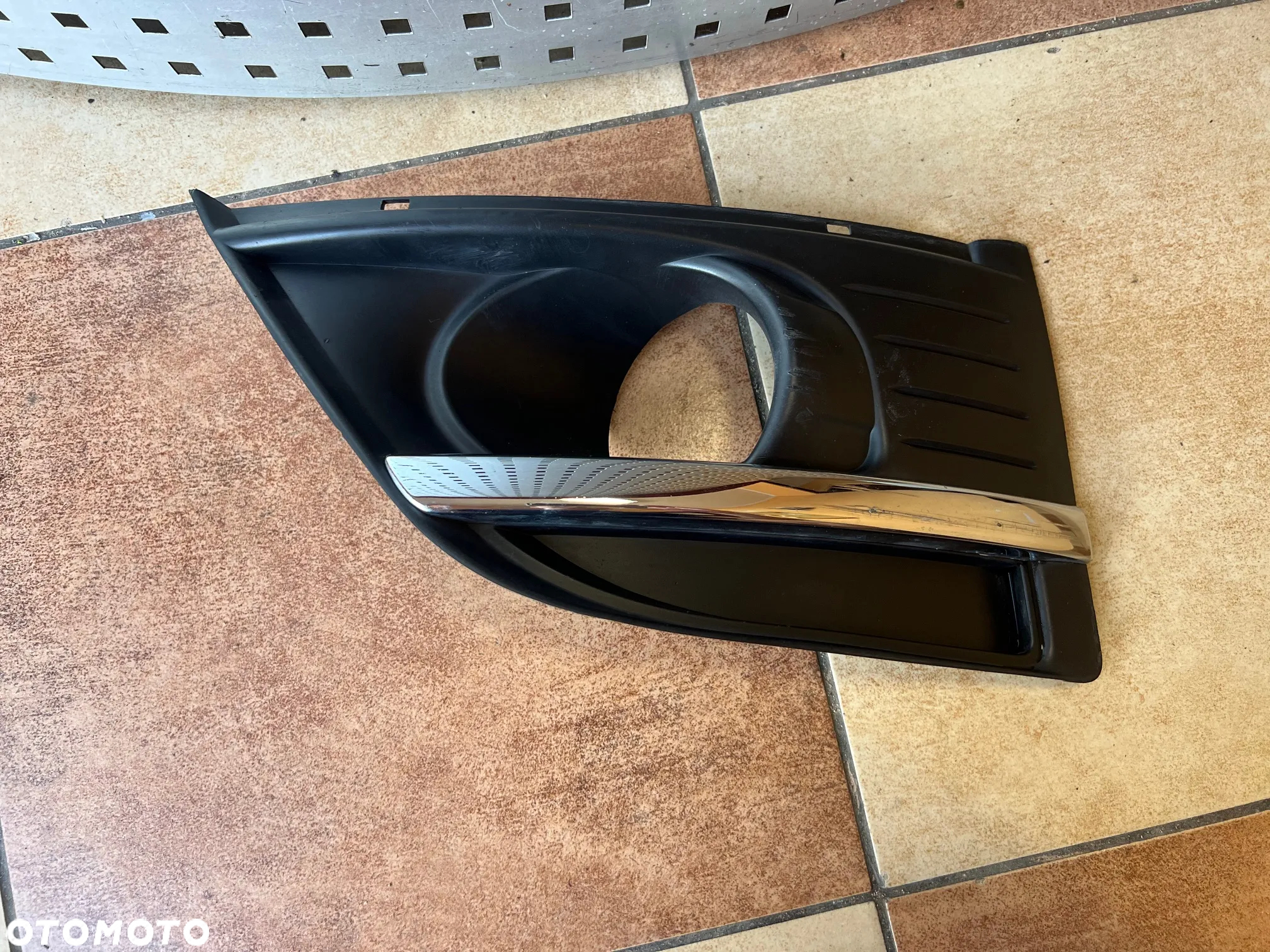 KRATKA HALOGENU ZAŚLEPKA ZDERZAKA CHROM PRZÓD PRZEDNIA PRAWA LEWA CITROEN C4 PICASSO I GRAND PICASSO 2007-2013 9680404177 9680404077 - 2