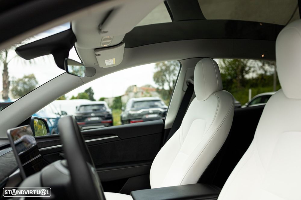 Tesla Model Y Long Range Dual Motor AWD - 13