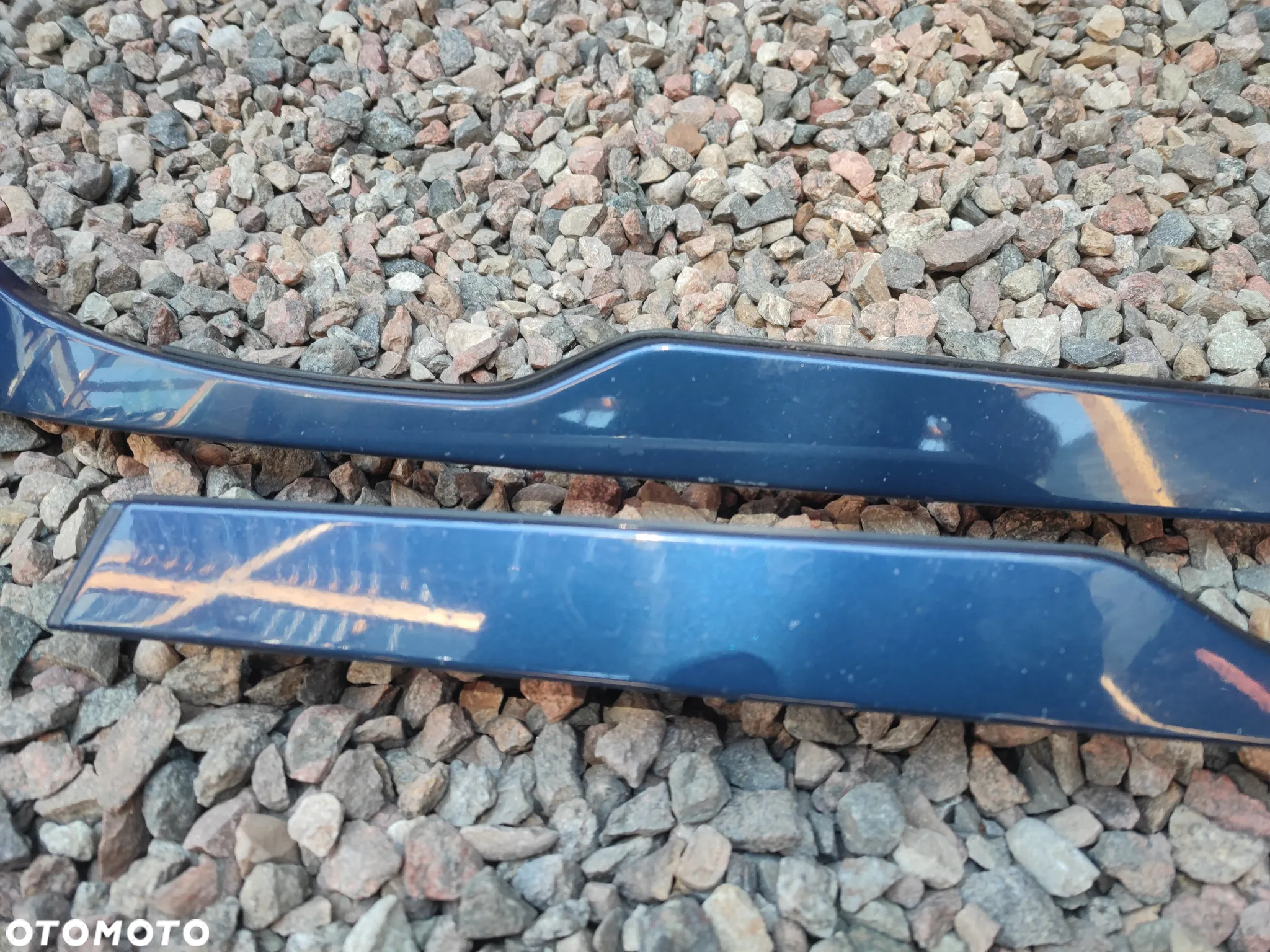 BMW E46 COUPE / CABRIO LIFT ( POLIFT ) ORYGINALNE LISTWY POD LAMPĘ / BLĘDY LAMP LEWA / PRAWA POD ŻARÓWKĘ H7 O NR. 51 13 7 064 326  / 51 13 7 064 325 OEM W KOLORZE A07 MYSTICBLAU METALIC - 4