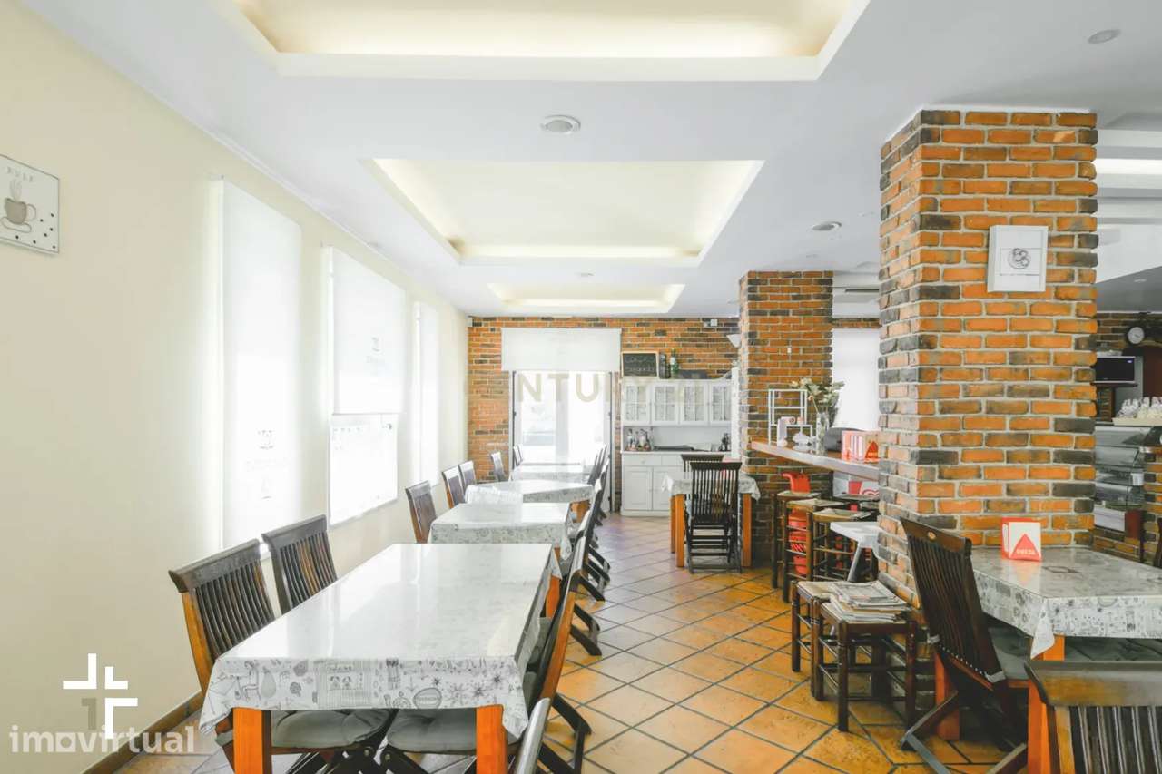 ​Espaço Comercial com Esplanada | S. Domingos de Rana - Grande imagem: 4/17