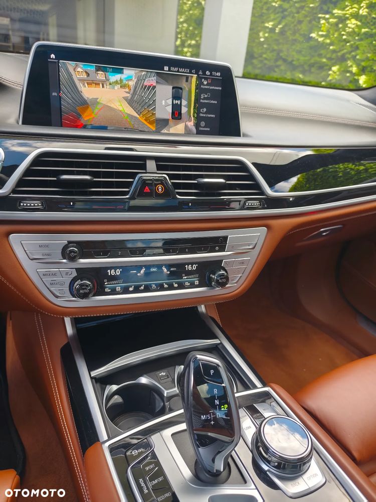 BMW Seria 7 750Li xDrive - 9