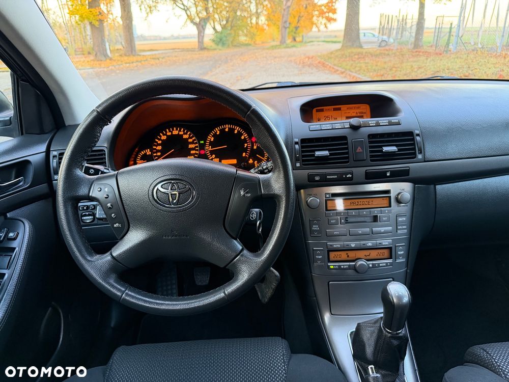 Toyota Avensis - 20