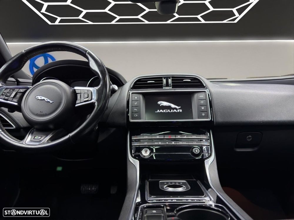 Jaguar XE 2.0 D R-Sport Aut. - 12