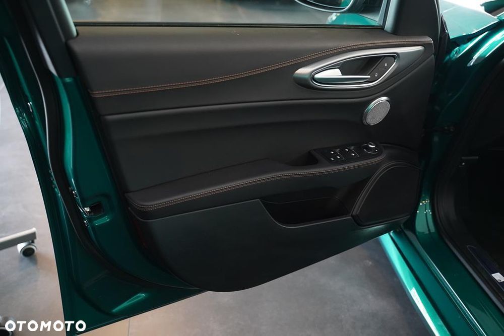 Alfa Romeo Giulia 2.0 Turbo Intensa Q4 - 10