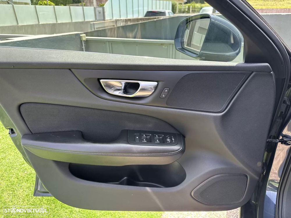 Volvo V60 2.0 D3 Momentum Plus - 22