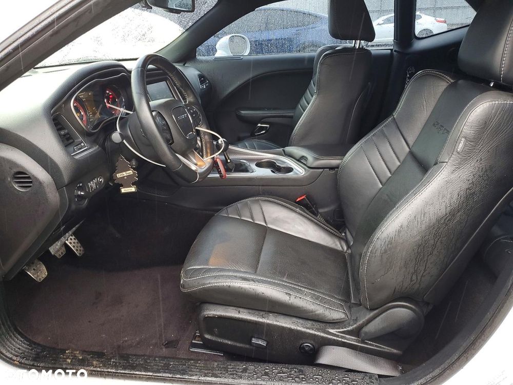 Dodge Challenger - 7