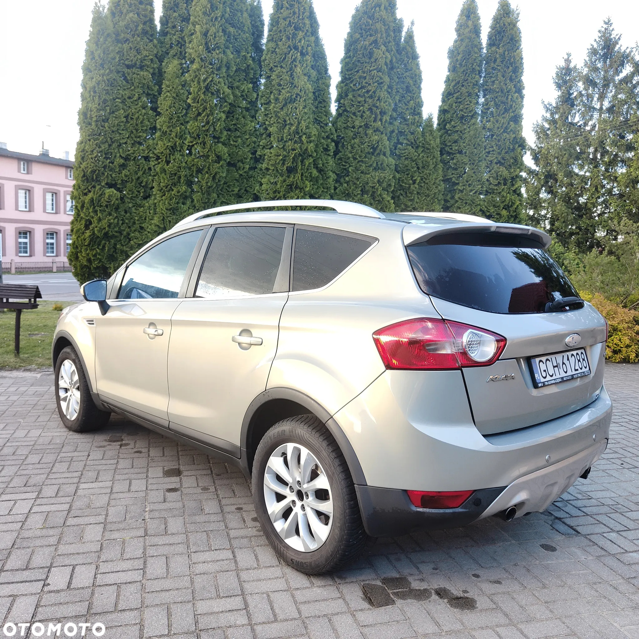 Ford Kuga - 10