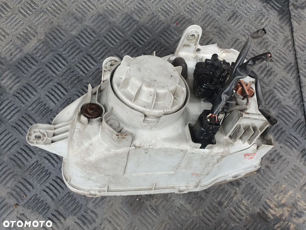REFLEKTOR PRAWY LAMPA PRZÓD HYUNDAI SANTA FE I 00-06 EUROPA - 2