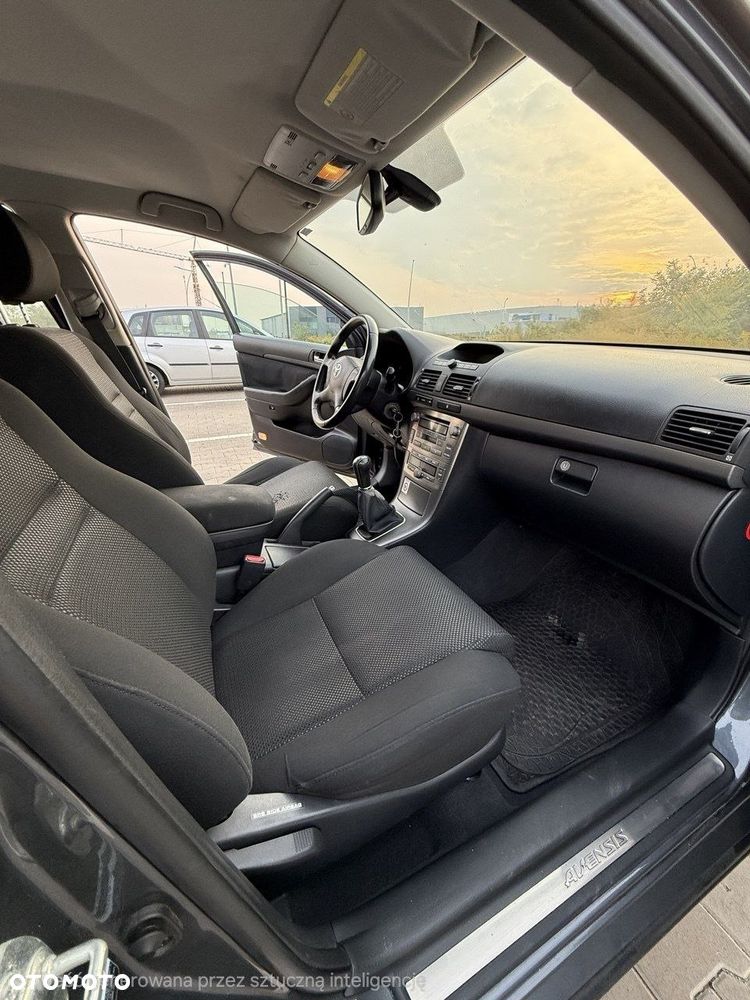 Toyota Avensis 1.8 VVT-i Combi - 8