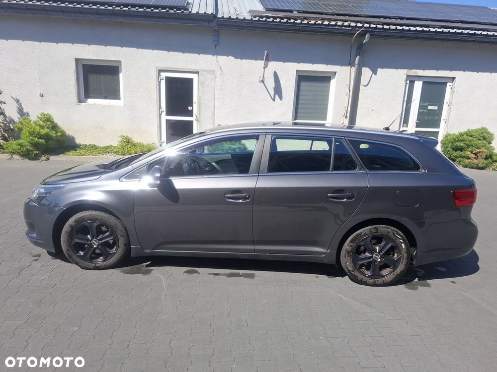 Toyota Avensis 2.0 D-4D - 5