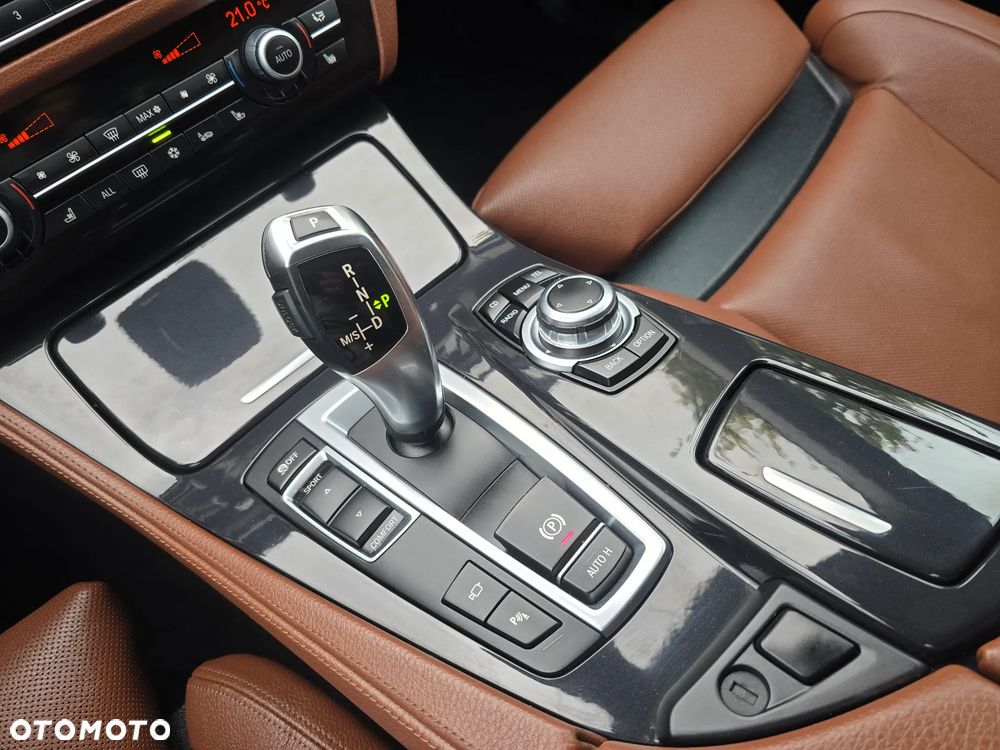 BMW Seria 5 525d Sport-Aut Luxury Line - 24