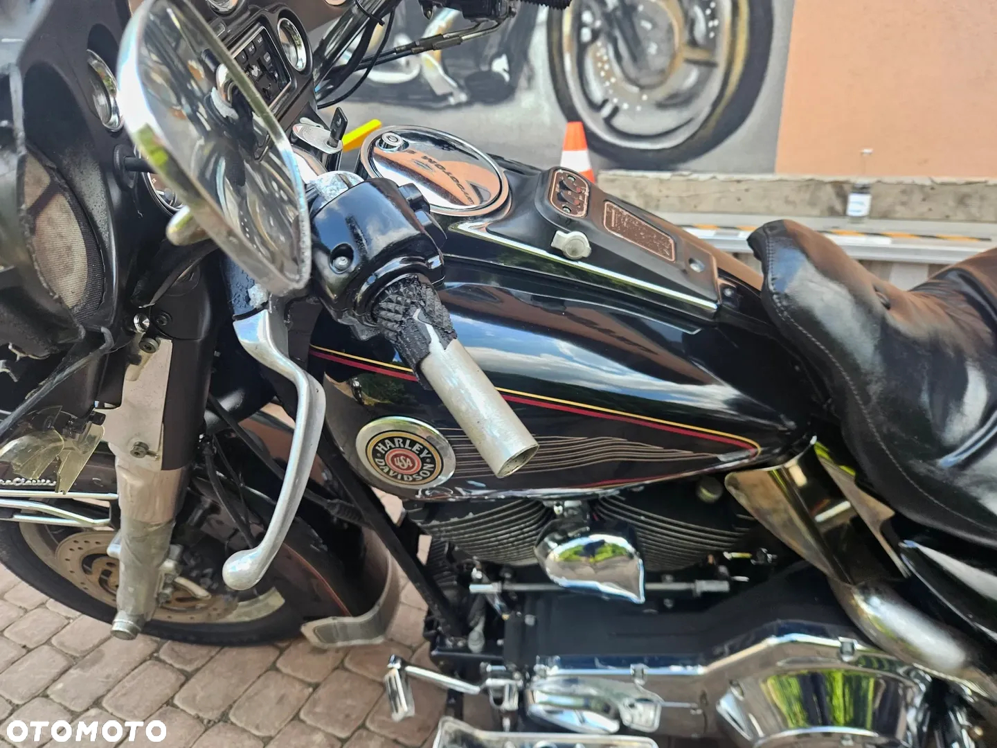 Harley-Davidson FLH Electra Glide - 30