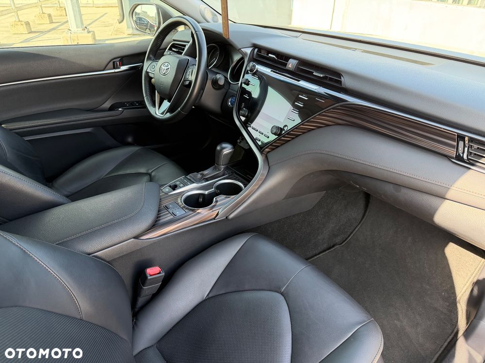 Toyota Camry 2.5 Hybrid Executive CVT - 18