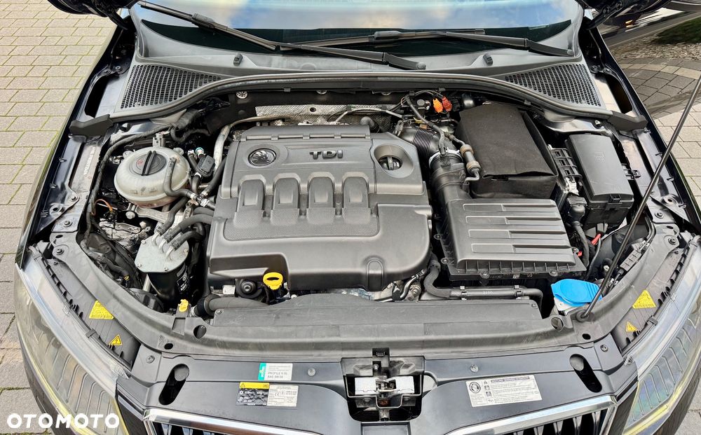 Skoda Octavia Combi 2.0 TDI RS - 24