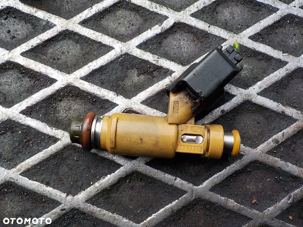 VOLVO V50 2.4 B WTRYSKIWACZ 8627815 - 3