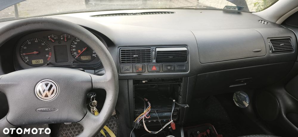 Volkswagen Golf - 6