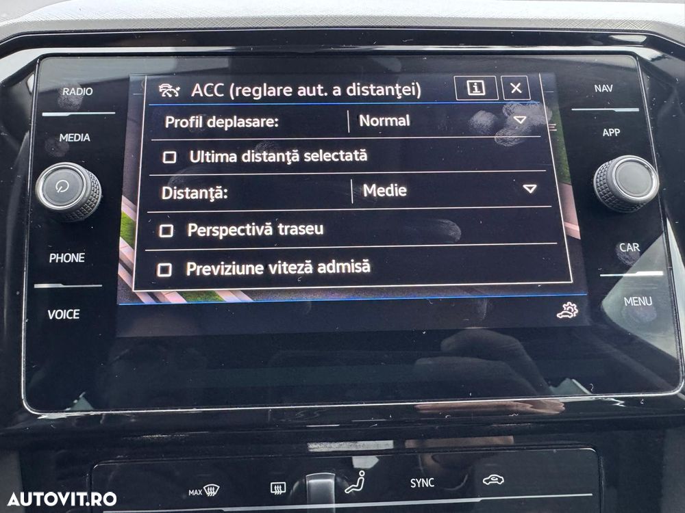 Volkswagen Passat 2.0 TDI SCR DSG Business - 28