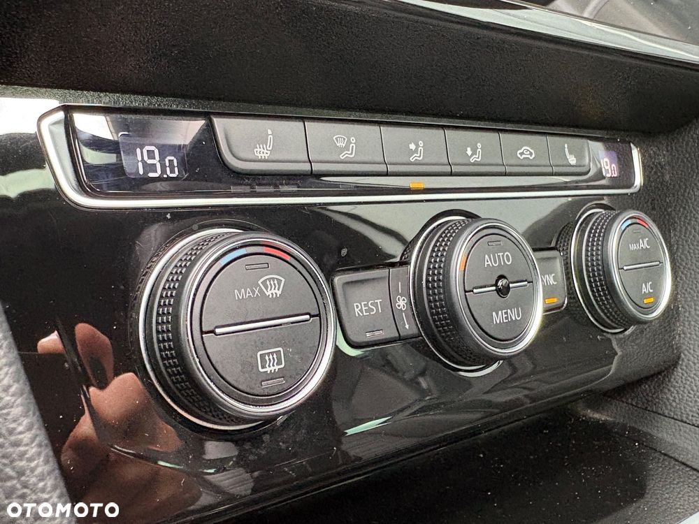 Volkswagen Passat 1.8 TSI BMT Highline DSG - 33