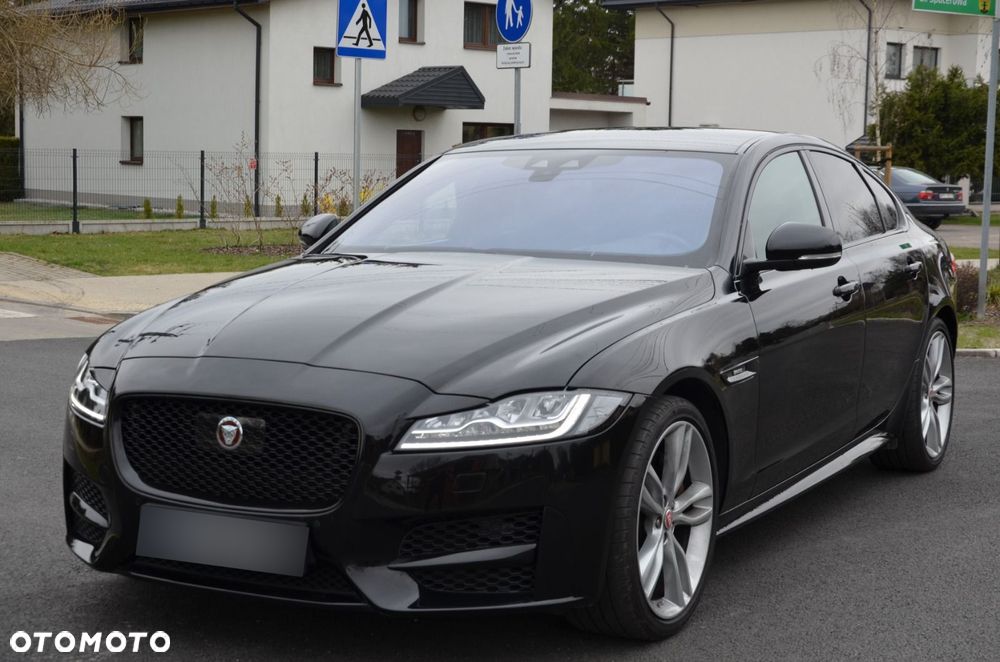 Jaguar XF 3.0 TDV6 R-Sport - 4