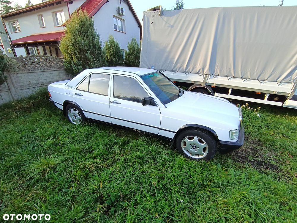 Mercedes-Benz W201 (190)