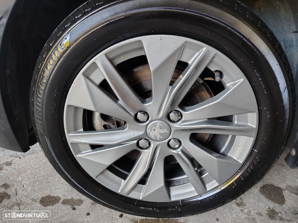 Peugeot e-208 50 kWh Allure Pack - 25